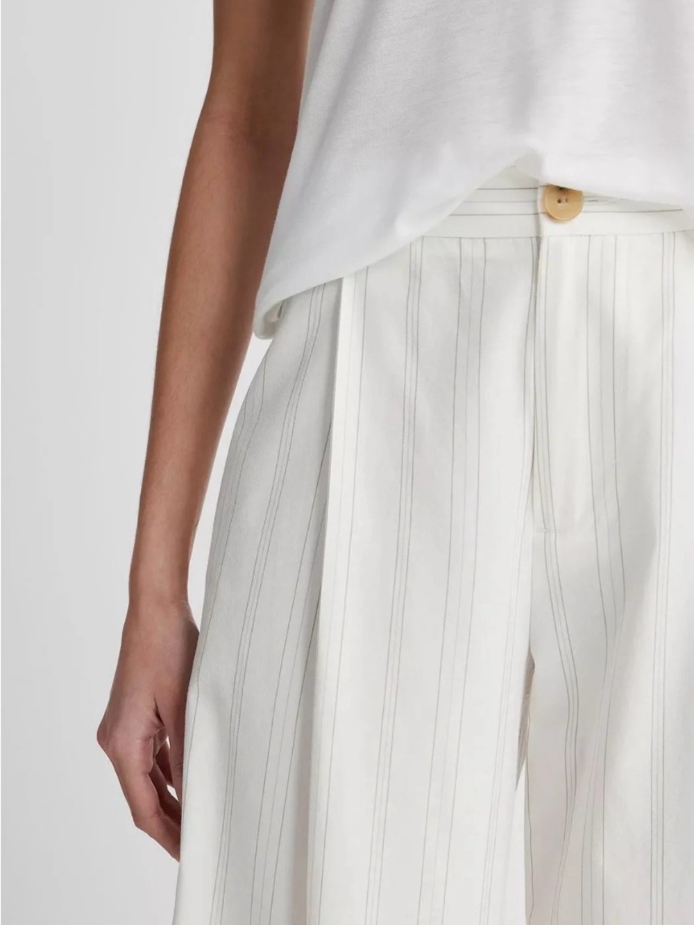 Vince White Striped Trouser Pants size 6 Like New Viscose